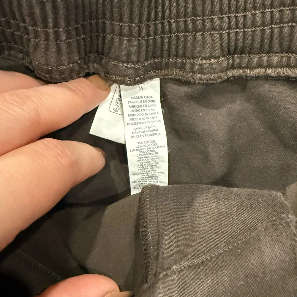 ALO Yoga Dark Brown Cargo - Picture 2 of 4